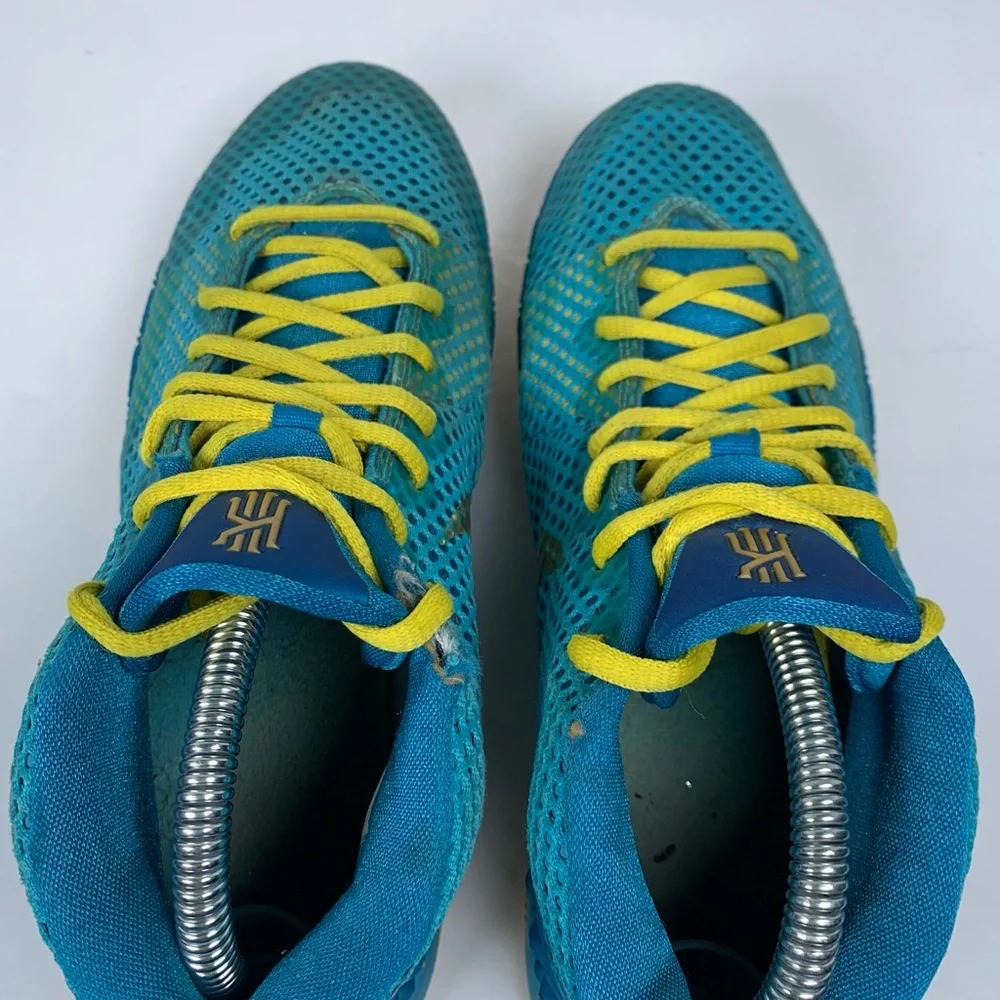 Nike Youth Kyrie 1 Australia Basketball Shoes Size 7Y Blue 717219-494 (S385)